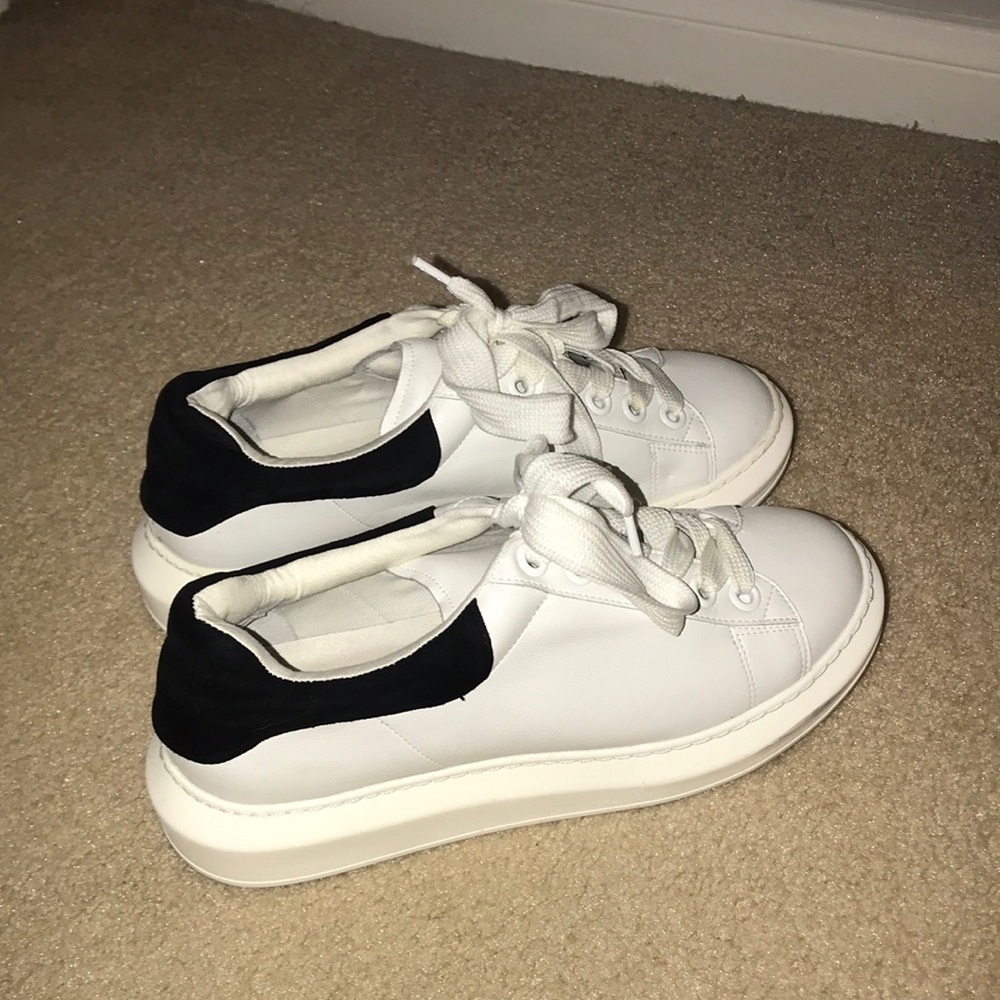 Brand new without tags Steve Madden sneakers!